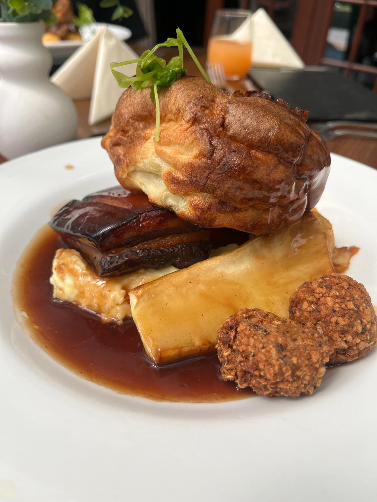 Sunday Dinner East Ayton Lodge